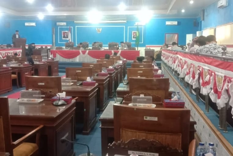 Paripurna Sepi Hanya Dihadiri 9 Dari 35 Anggota DPRD Empat Lawang