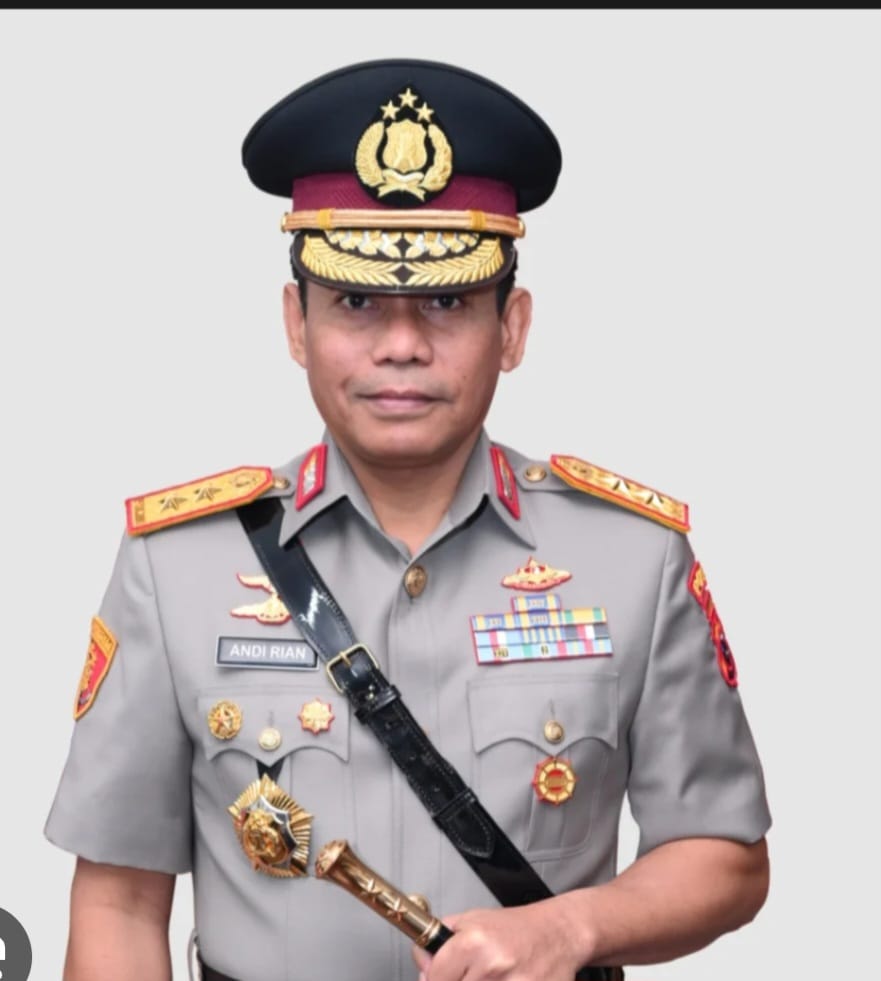 Kapolri Jenderal Polisi Listyo Sigit Prabowo menunjuk Irjen Pol Andi Rian R Djajadi SIK MH, Kapolda Sulawesi Selatan (Sulsel) sebagai Kapolda Sumsel.